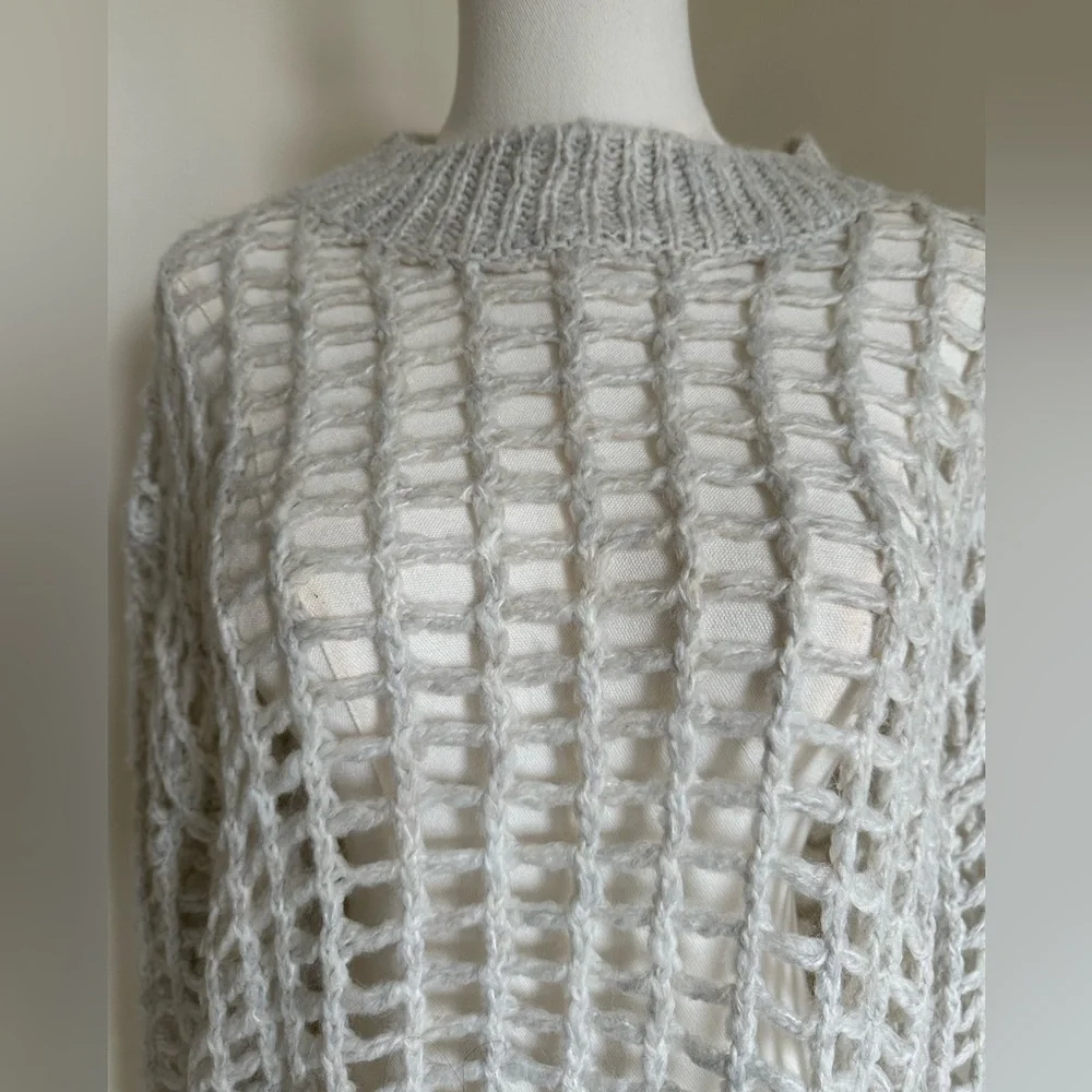 NWT Urban Outfitters Cream Sweater - Size SP